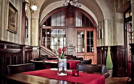 Dopřejte si zážitek a užijte si Kroměříž: vstup do zámku, welcome drink, šek na konzumaci v restauraci