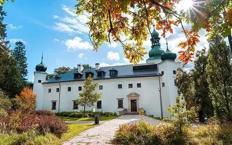 Pobyt na zámku Třešť: snídaně, piknik v zámeckém parku a privátní whirlpool