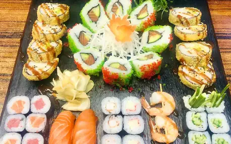 Sushi sety: 39 až 74 ks s avokádem, krevetami i lososem