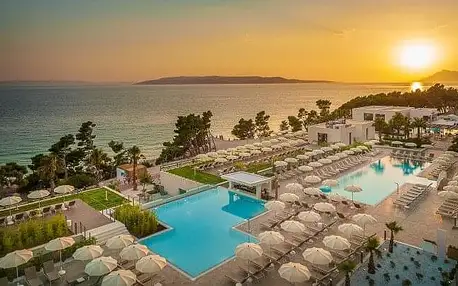 Makarská jen 150 m od moře v luxusním Aminess Khalani Beach Hotelu ***** s polopenzí, bazény a wellness