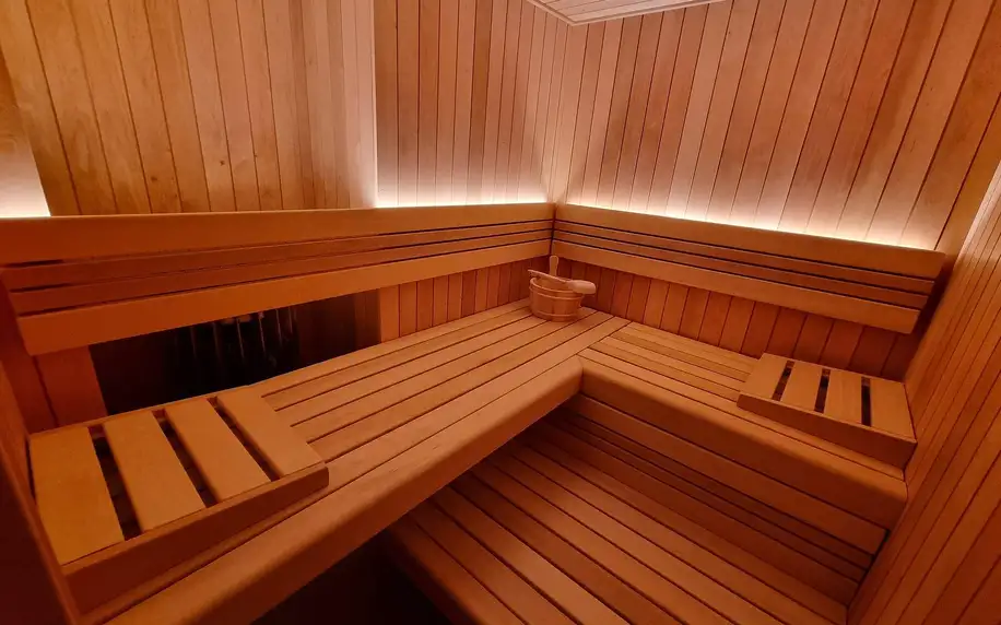 Privátní relax: 60–120 min. vířivky a sauny i drink