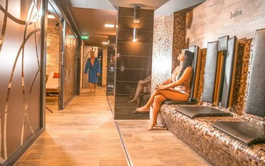 Špindlerův Mlýn: Wellness Hotel Astra *** Superior s polopenzí, krytým bazénem a saunami + jízdenky na lanovky