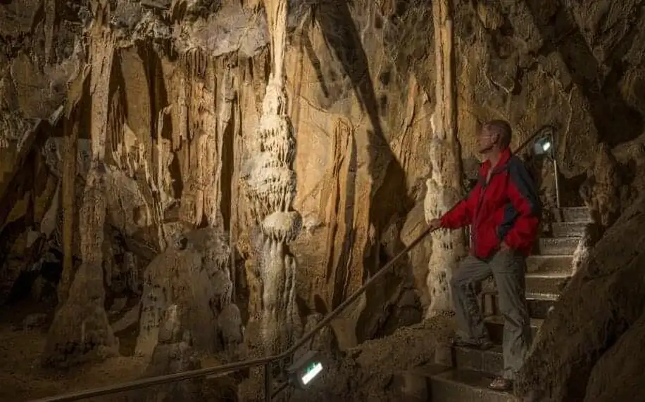 Maďarsko: Miskolc u jeskynních lázní (400 m) a Adventure parku v Ambrózia Szálláshely *** s polopenzí a vínem