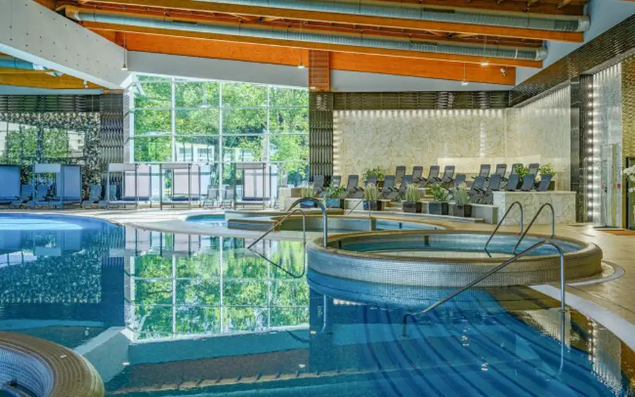 Siófok: Luxus na břehu Balatonu v Hotelu Azúr **** s polopenzí a neomezeným wellness s rozlohou 3 700 m²