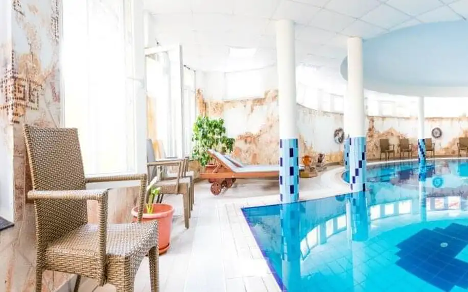 Zalakaros u lázní: Hotel Venus ***+ s polopenzí a vstupem do wellness s bazény i saunami + voucher na masáž