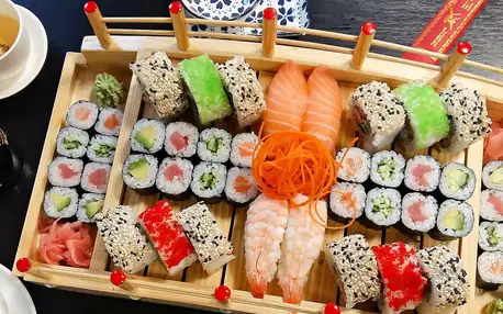 Sety s 24–72 ks sushi, miso polévkami či závitky