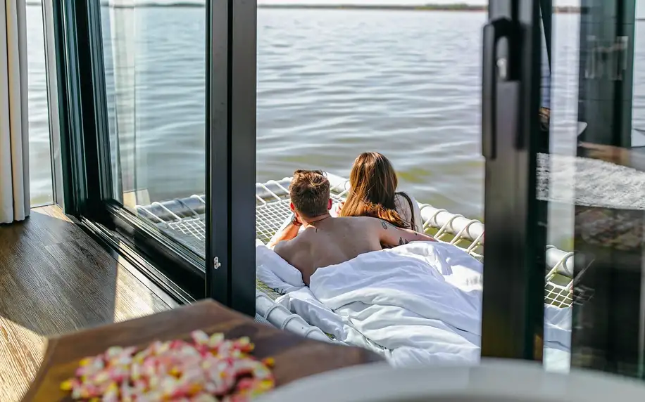 Luxusní houseboaty na jezeře s privátním wellness