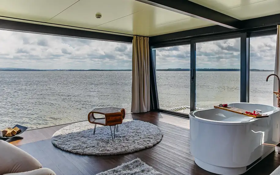 Luxusní houseboaty na jezeře s privátním wellness