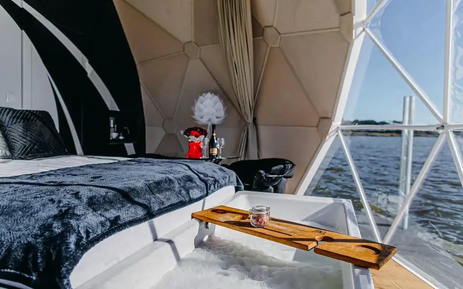 Luxusní houseboaty na jezeře s privátním wellness