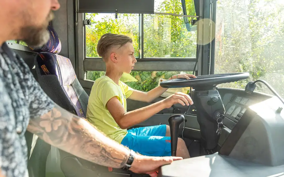 Zážitkové jízdy pro děti: autobus, auto i náklaďák