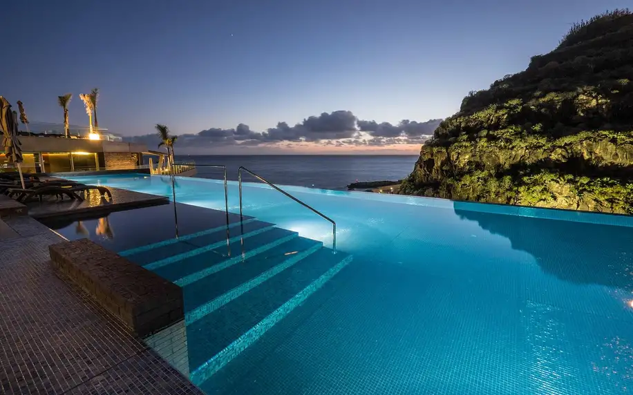 5* Madeira: jídlo, infinity pool a možnost letenek