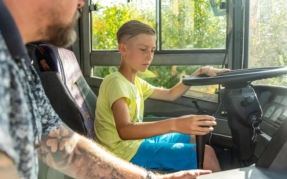 Zážitkové jízdy pro děti: autobus, auto i náklaďák