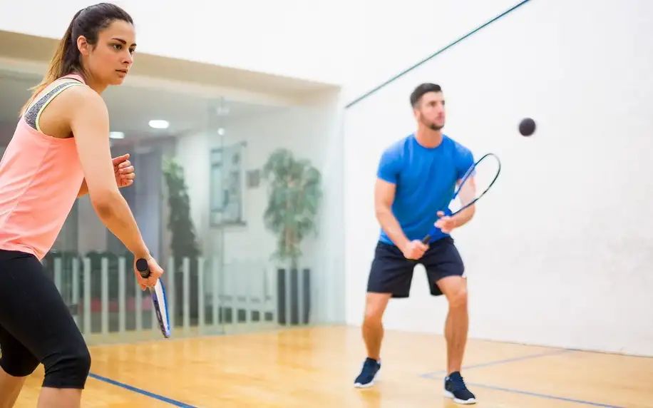 Hodinový pronájem kurtu na squash bez limitu hráčů