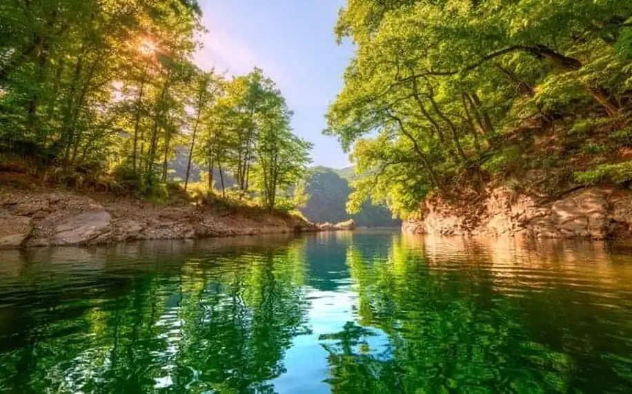 Slovensko u vodní nádrže Ružín v Penzionu Sivec se snídaní/polopenzí, neomezeným bazénem a slevou na wellness