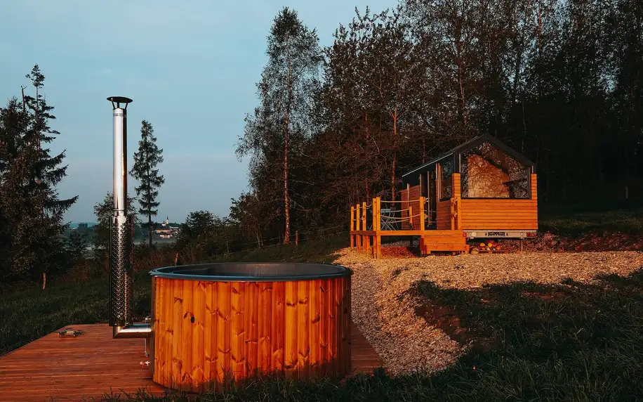 Tiny House u Krumlova: venkovní vířivka, terasa, gril