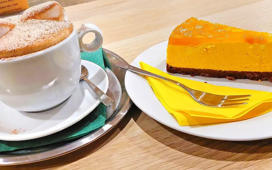 Káva a dort dle výběru v kočičí kavárně pro 1 i 2