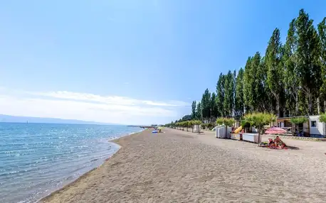 Mobilní domky v chorvatském Omiši: pláž i bazén