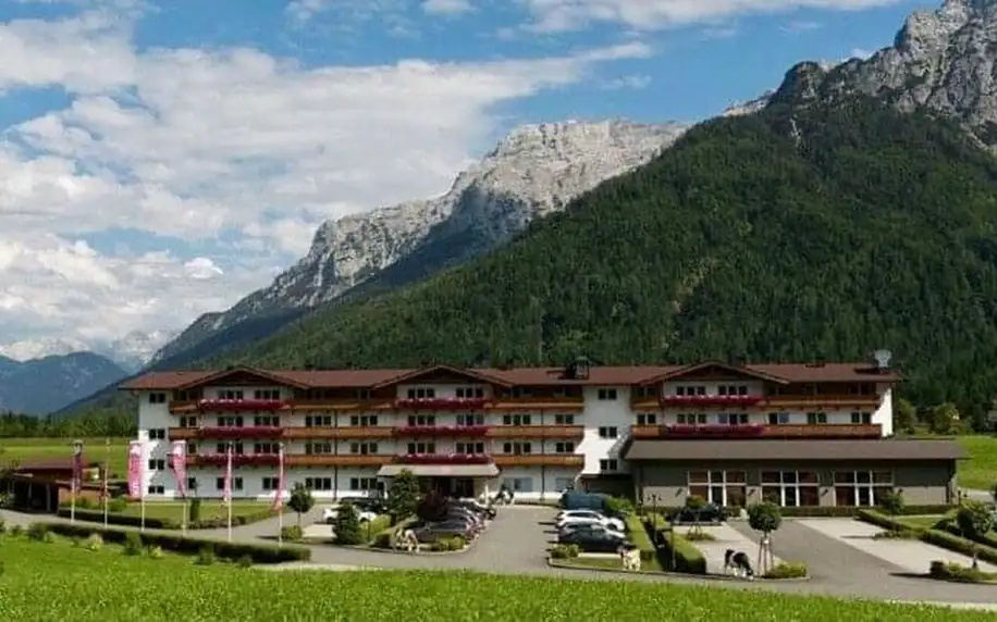 Tyrolsko v Elaya Hotel Steinplatte **** s polopenzí a neomezeným wellness (2 000 m²) s bazény a saunami