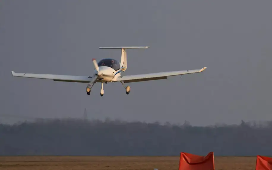 Pilotem na zkoušku ultralehkého letadla Zephyr 2000 - 50 min