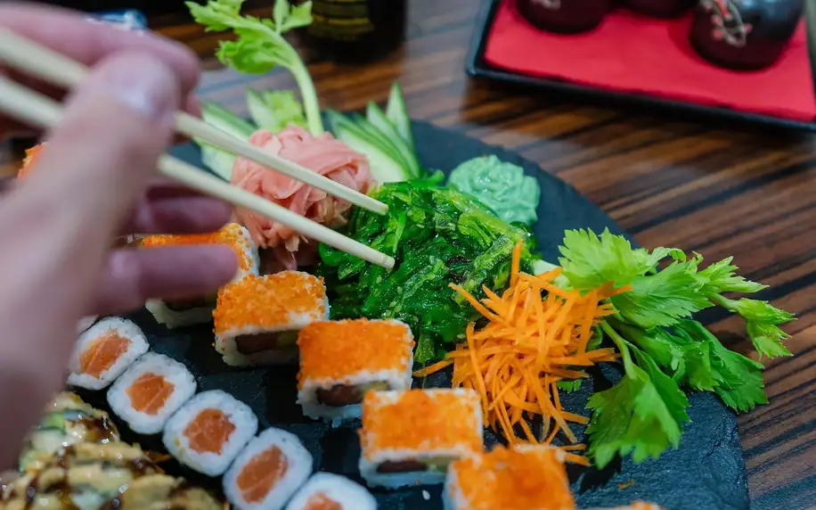 Sushi sety s 26 až 85 ks: losos, krevety, tuňák aj.