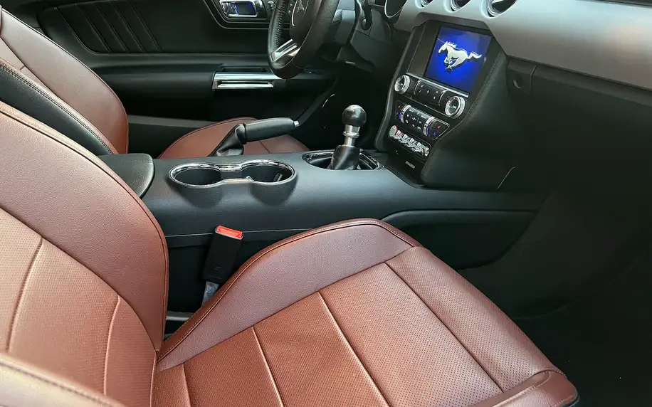 Upravený Ford Mustang GT 5.0: spolujízda nebo řízení