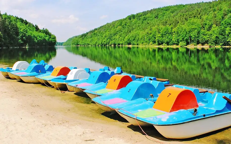 Pobyt v resortu Złoty Potok: jezero, atrakce, snídaně