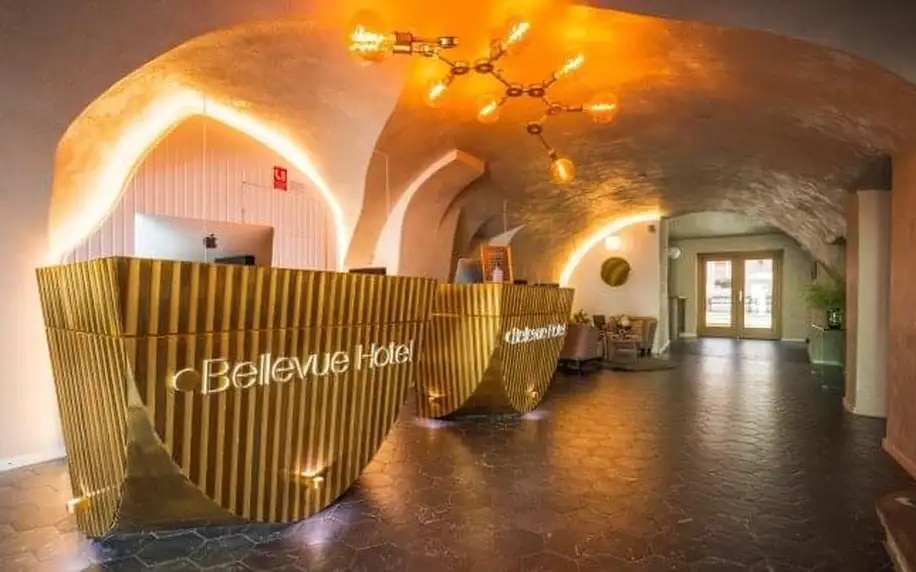 Český Krumlov přímo v centru: Luxusní Bellevue Hotel **** se snídaní, privátní saunou, sektem a Krumlov Card