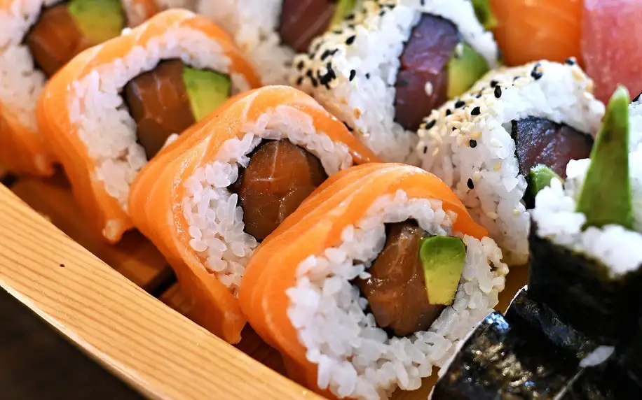 Pestré sety 16–40 sushi rolek v Malešicích