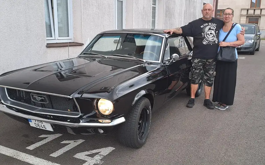 Jízda zpátky časem v Mustangu z roku 1967, motor V8