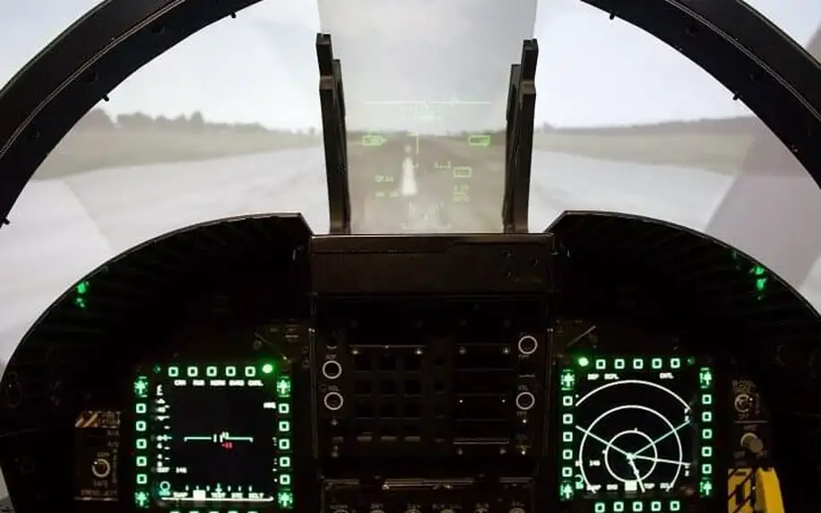 Let na simulátoru stíhačky F/A-18 Hornet