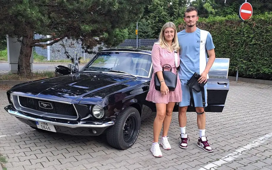 Jízda zpátky časem v Mustangu z roku 1967, motor V8