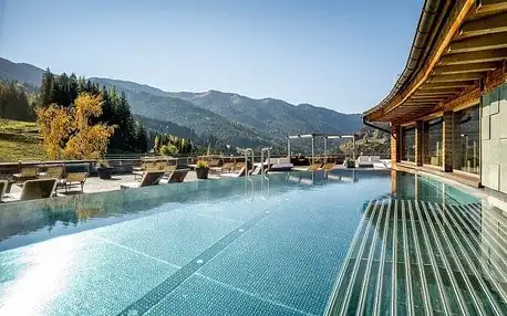 Salzbursko: Holzhotel Forsthofalm **** s BIO polopenzí a neomezeným wellness s panoramatickým bazénem + sauny