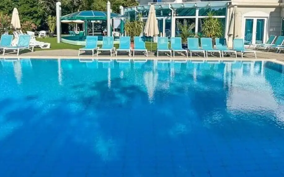 Maďarsko v Liget Wellness és Konferencia Hotelu **** s polopenzí a vstupem do termálních bazénů + saunový svět