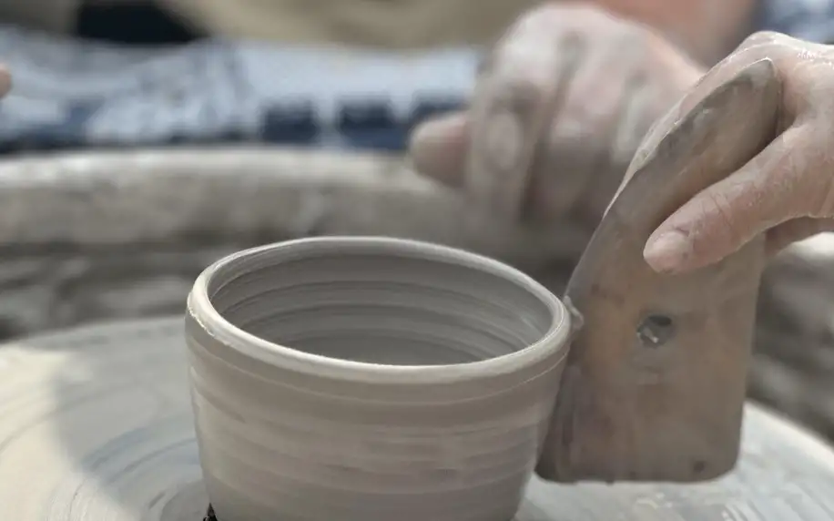 Výroba keramického hrnečku pro jednoho i pár