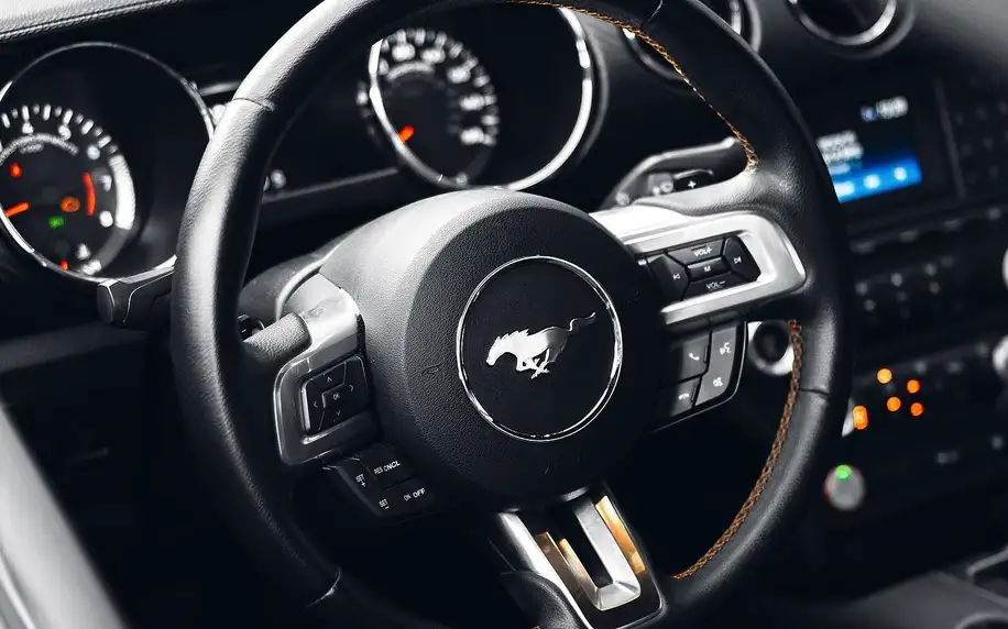 Ford Mustang: spolujízda, řízení či zapůjčení