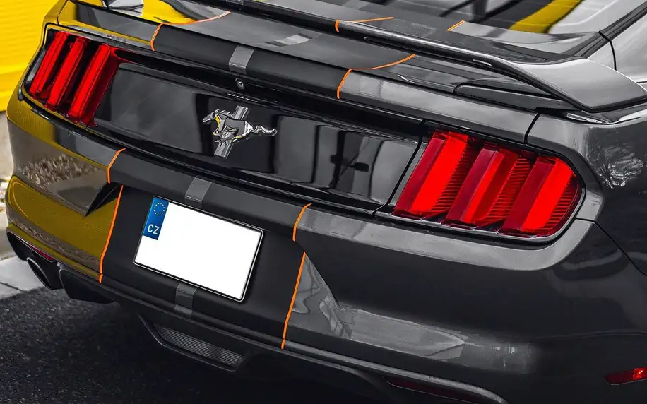 Ford Mustang: spolujízda, řízení či zapůjčení