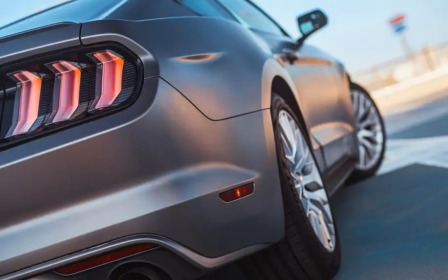 Ford Mustang ve všední dny: spolujízda, řízení i zapůjčení