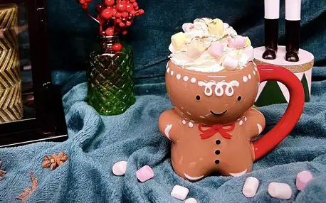 Horká čokoláda se šlehačkou a s marshmallows