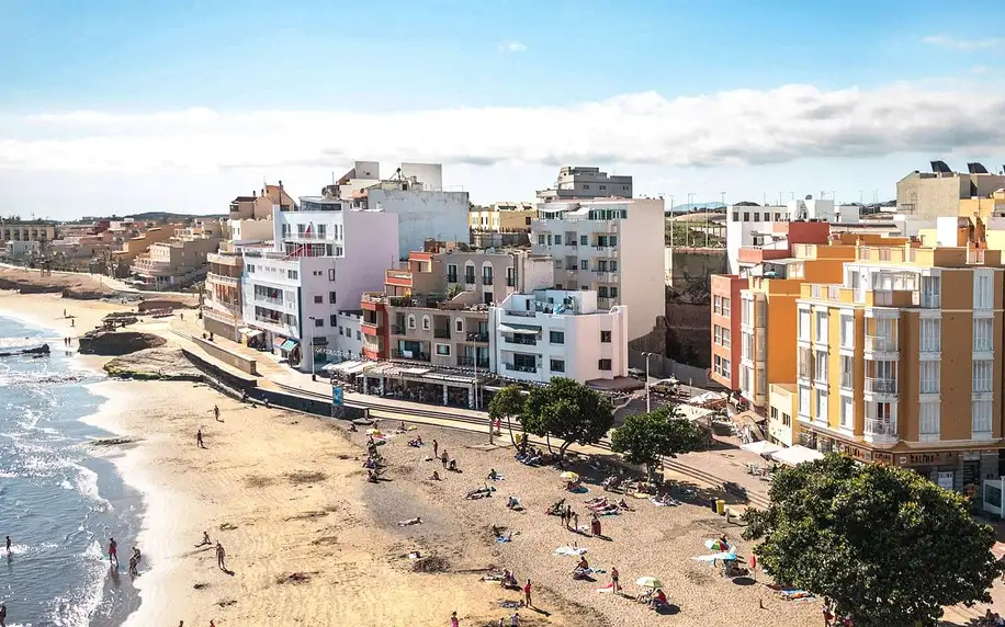 Dovolená na Tenerife: hotel se snídaní a terasou přímo na pláži