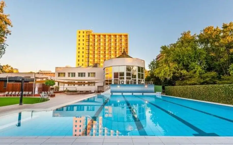 Lázně Hajdúszoboszló: Relaxace v Hotelu Barátság *** s termálním wellness s bazény a saunami + polopenze