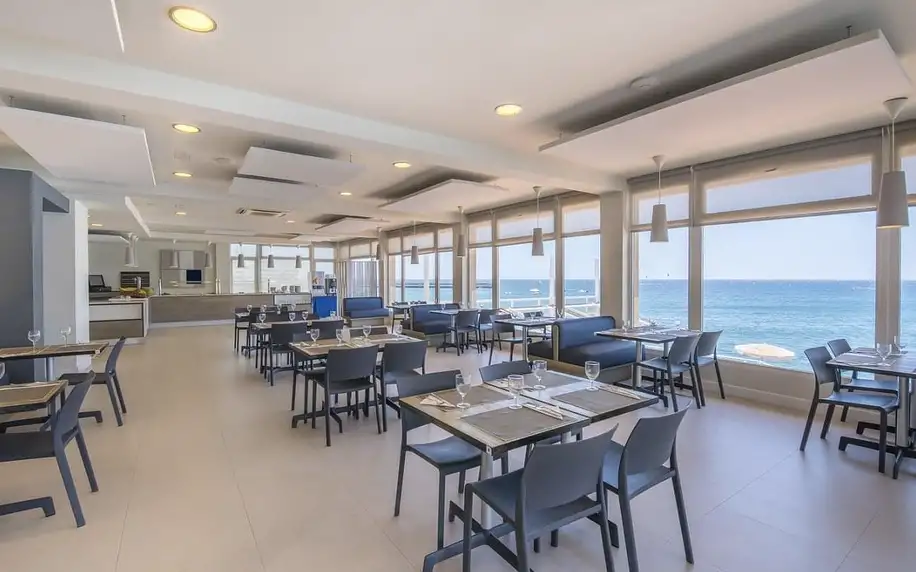 Dovolená na Tenerife: hotel se snídaní a terasou přímo na pláži