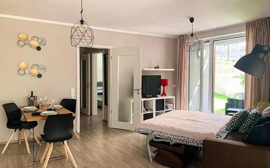 Doksy, Liberecký kraj: Jezerní apartmán s terasou a saunou v Lakepark Residence