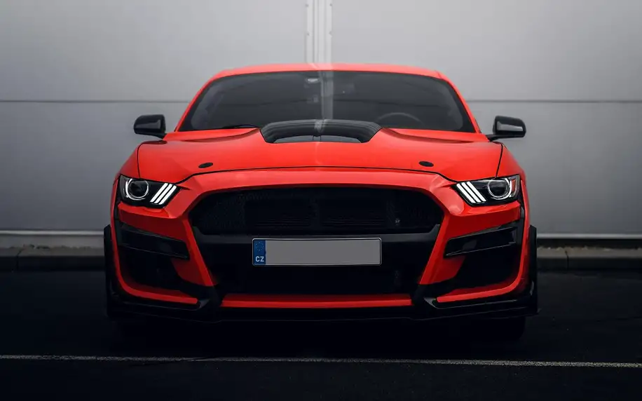 Brutální jízda ve Fordu Mustang GT až na 24 h