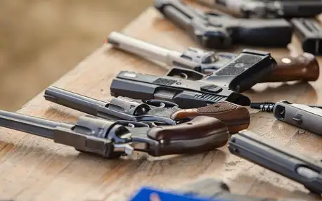 Střelba na střelnici - úvod do střeleckého sportu pro děti - 10 zbraní, 80 nábojů