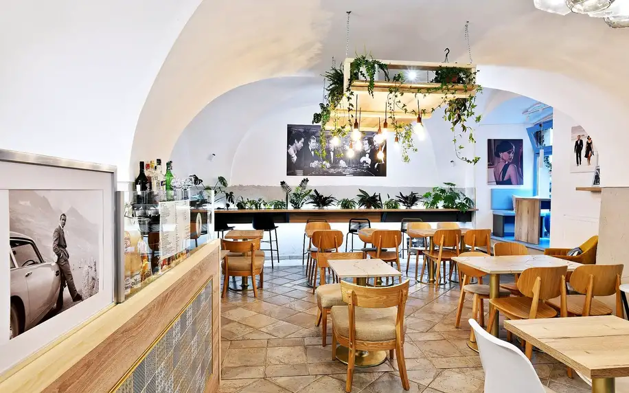 Sladký nebo slaný brunch v centru Prahy: Bond Cafe