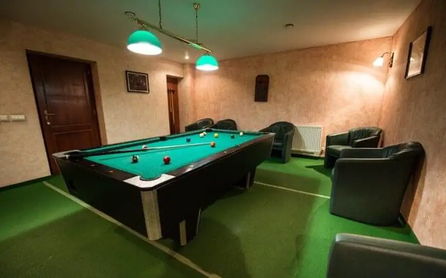 Pobyt u Kremnického hradu: Hotel Golfer *** s polopenzí, bazénem, saunami a vyžitím pro děti i sportovce