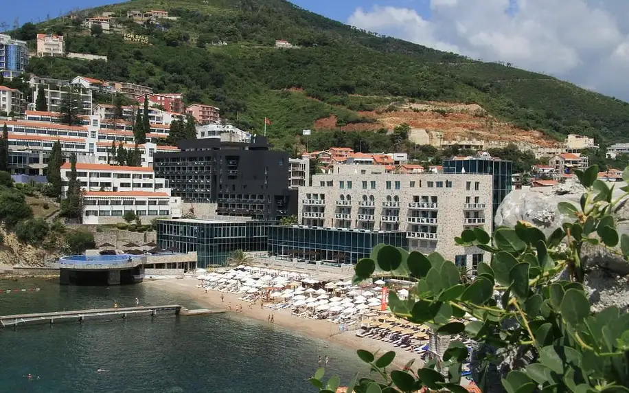 Černá Hora - Budva na 8 dnů, snídaně v ceně