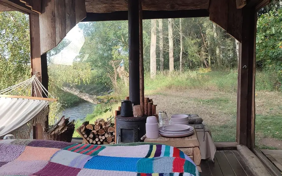 Příroda a pohodlí: romantická chatka na kraji lesa