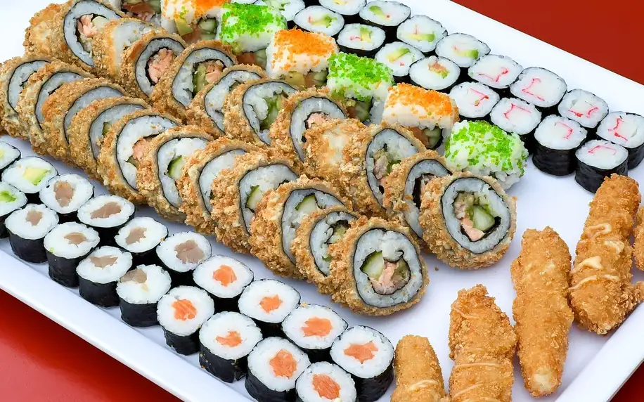 Až 85 kousků sushi s lososem, tuňákem i krabem