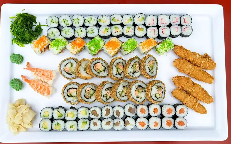 Až 85 kousků sushi s lososem, tuňákem i krabem
